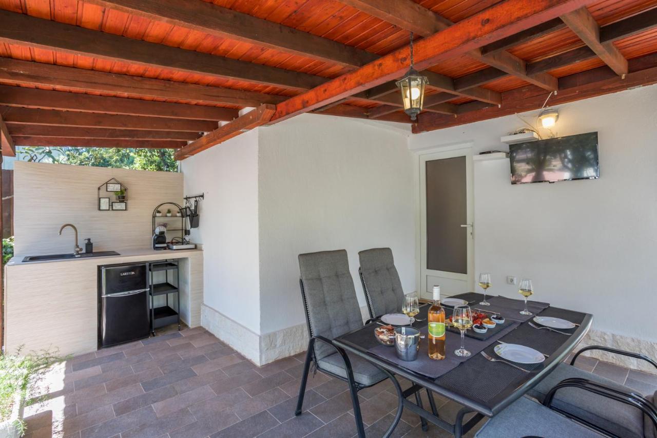 Vila House Oliva With Private Pool And Large Garden Stari Grad  Exteriér fotografie