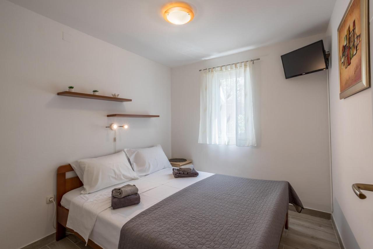 Vila House Oliva With Private Pool And Large Garden Stari Grad  Exteriér fotografie