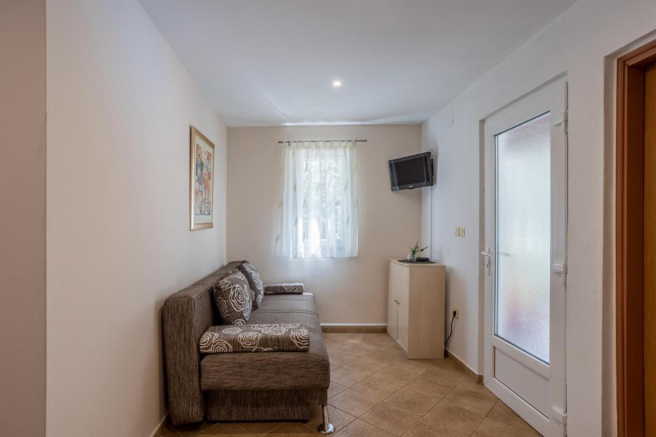 Vila House Oliva With Private Pool And Large Garden Stari Grad  Exteriér fotografie