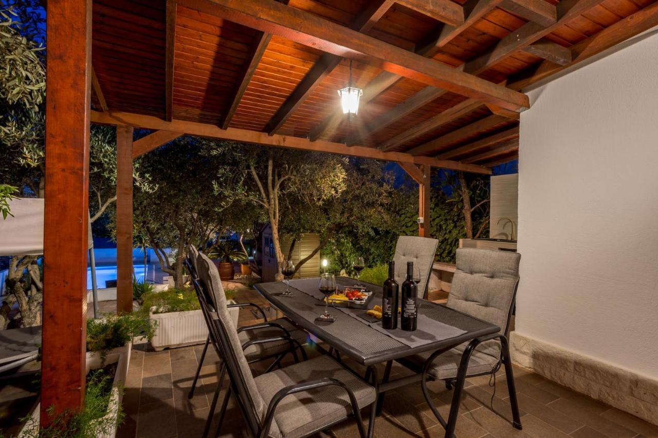 Vila House Oliva With Private Pool And Large Garden Stari Grad  Exteriér fotografie