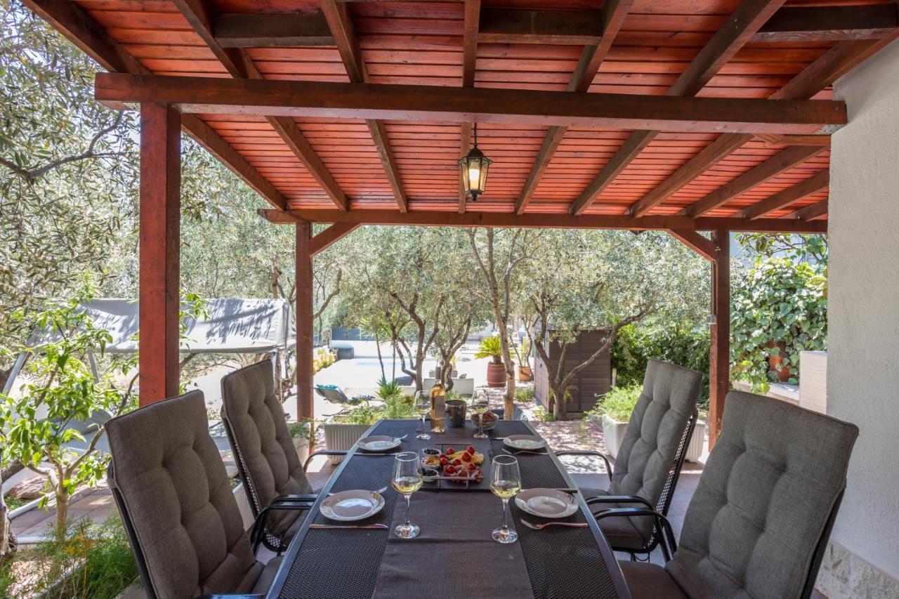 Vila House Oliva With Private Pool And Large Garden Stari Grad  Exteriér fotografie