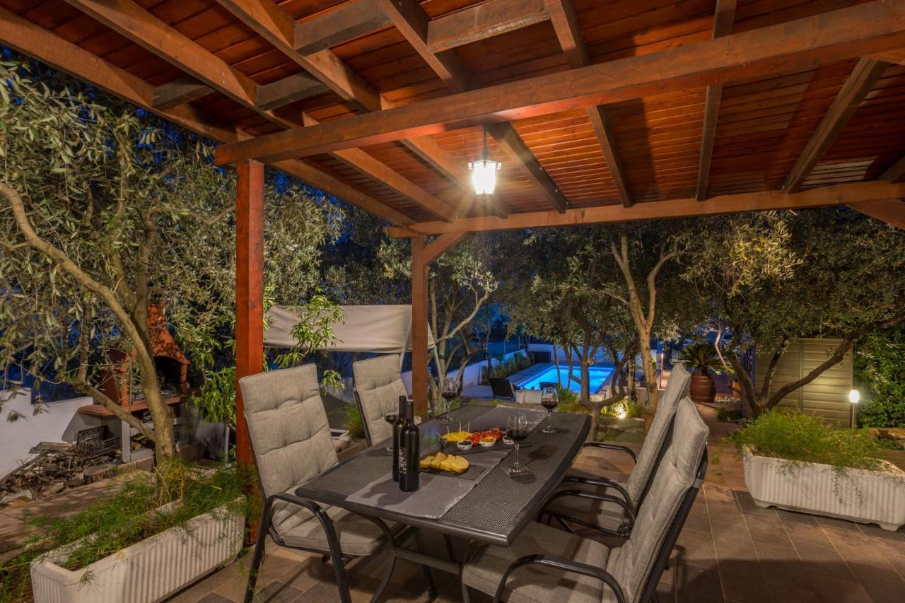 Vila House Oliva With Private Pool And Large Garden Stari Grad  Exteriér fotografie